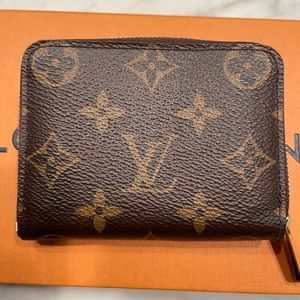 Authentic LV zippy Wallet in very good condition